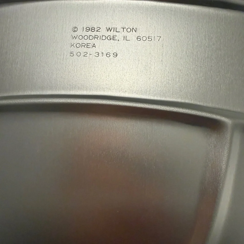 Wilton 1982 Silver “Up and Away” Cake Pan